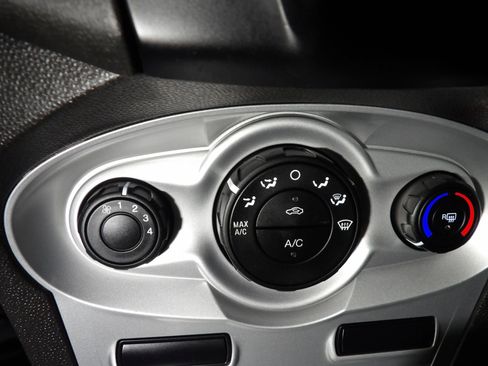 Used 2019 Ford Fiesta SE image 13