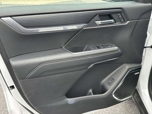 Used 2025 GMC Acadia Elevation image 13