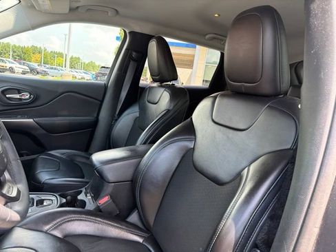 Used 2020 Jeep Cherokee Latitude Plus FWD image 13