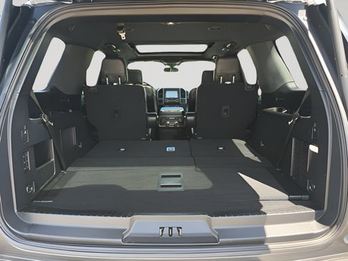 Used 2020 Ford Expedition XLT w/ Equipment Group 202A RWD image 8