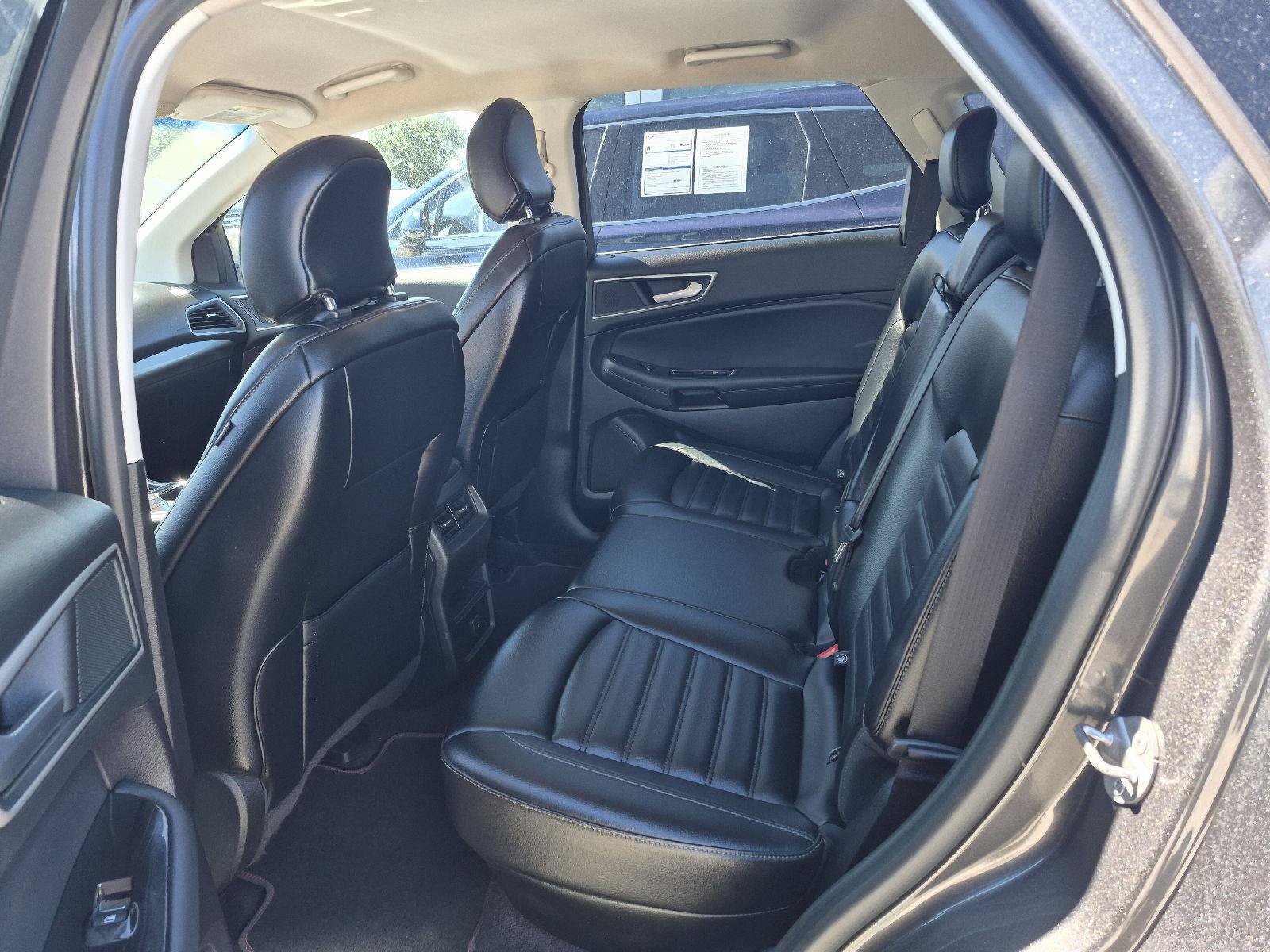 Used 2019 Ford Edge SEL w/ Equipment Group 201A FWD image 9