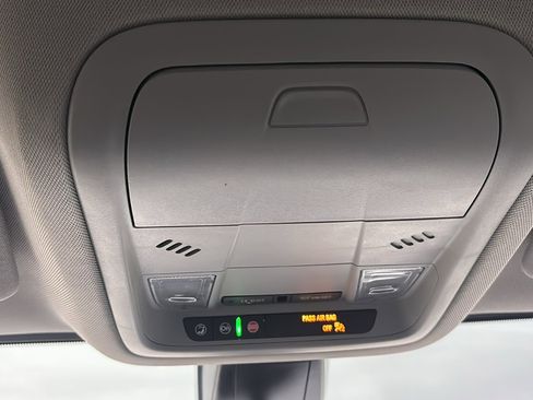 Used 2023 GMC Acadia SLE w/ Driver Convenience Package image 21