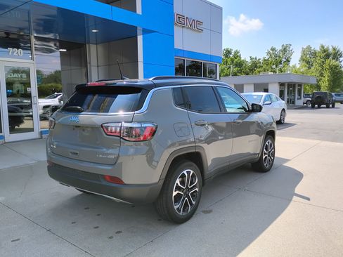 Used 2023 Jeep Compass Limited AWD/4WD image 7