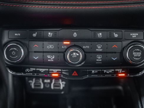 Used 2025 Dodge Durango GT AWD/4WD image 23