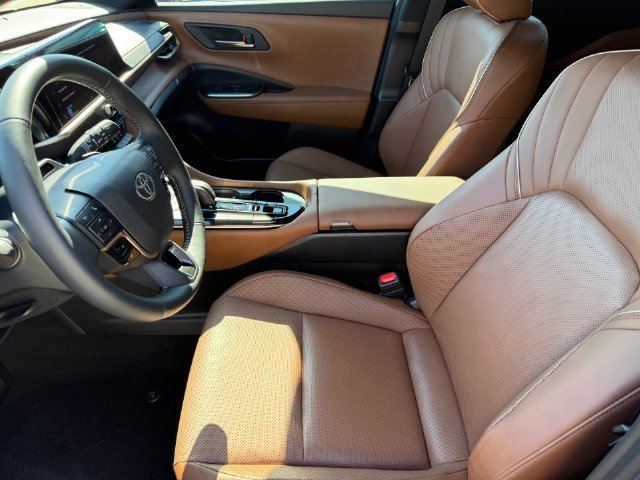 Used 2025 Toyota Crown Signia w/ Advanced Technology Package AWD/4WD image 11