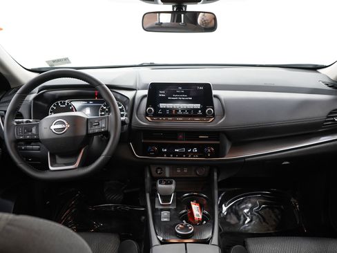 Certified 2026 Nissan Rogue SV AWD/4WD image 16