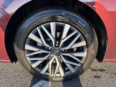 Used 2024 Nissan Altima 2.5 SV image 9