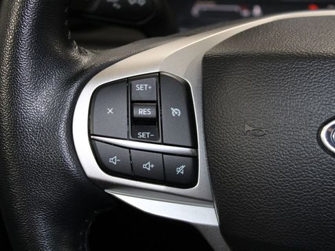 Used 2023 Ford Explorer XLT image 38