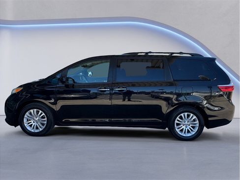 Used 2017 Toyota Sienna XLE w/ XLE Navigation Package FWD image 3