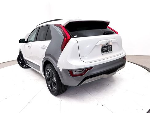 Certified 2023 Kia Niro Wave FWD image 9