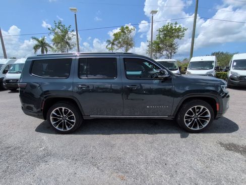Used 2024 Jeep Wagoneer Series III w/ Premium Group I AWD/4WD image 4