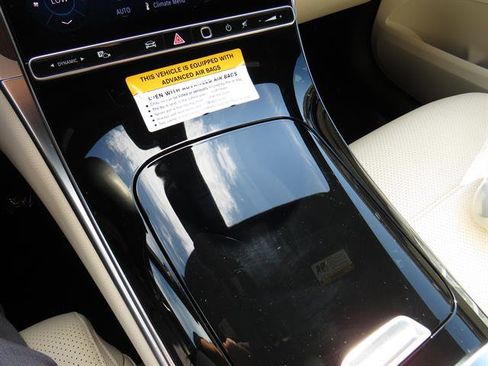 Used 2025 Mercedes-Benz GLC 300 4MATIC image 16