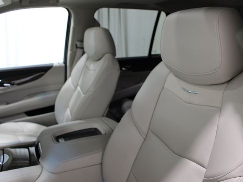 Used 2019 Cadillac Escalade Luxury AWD/4WD image 4