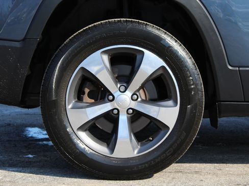 Used 2019 Jeep Cherokee Limited image 26