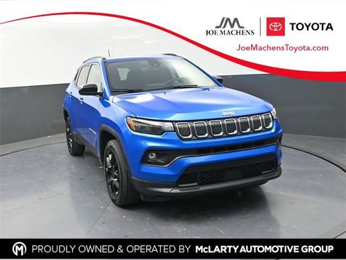 Used 2022 Jeep Compass Latitude image 1