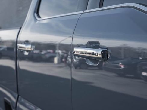 Used 2023 Ford F250 Lariat w/ Chrome Package image 18