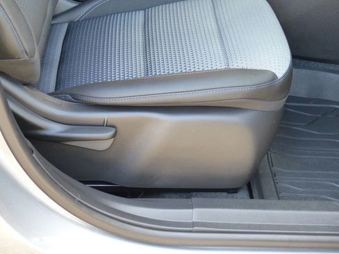 Used 2025 Chevrolet Trax LT w/ Driver Confidence Package image 34