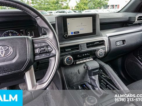 Used 2025 Toyota 4Runner SR5 AWD/4WD image 32