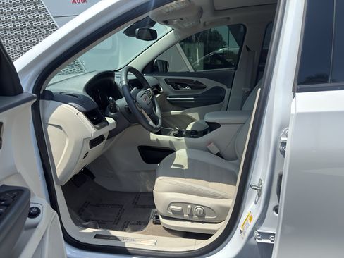 Used 2023 GMC Terrain Denali w/ Denali Premium Package AWD/4WD image 12