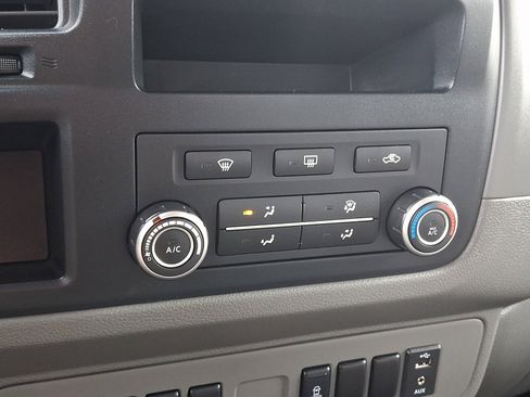 Used 2021 Nissan NV 2500 SV image 18