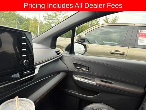 Used 2022 Toyota Sienna XSE AWD/4WD image 14