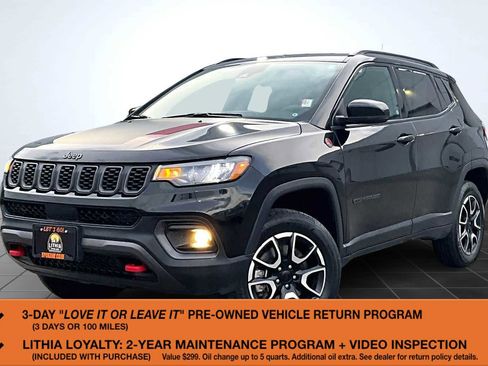 Used 2024 Jeep Compass Trailhawk image 1
