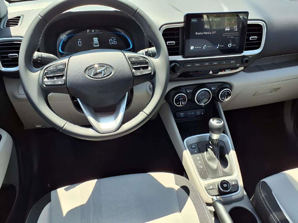 New 2026 Hyundai Venue SEL FWD image 7