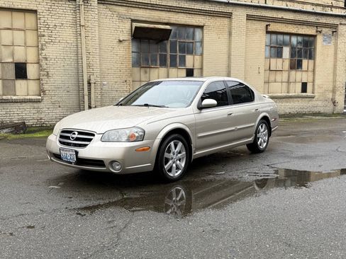 Used 2003 Nissan Maxima SE FWD image 2