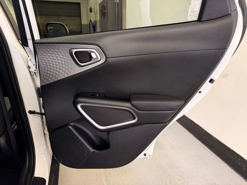 Used 2025 Kia Soul LX w/ LX Technology Package FWD image 24