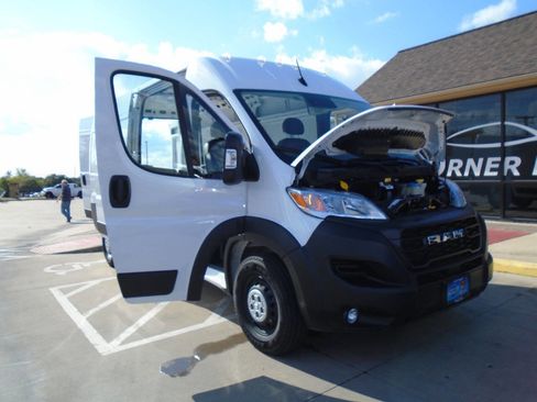Used 2025 RAM ProMaster 2500 w/ Convenience Group image 20