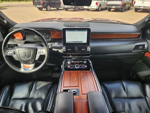 Used 2018 Lincoln Navigator Reserve w/ Technology Package AWD/4WD image 4