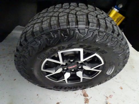 Certified 2024 GMC Canyon AT4X image 26