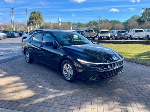 Used 2025 Hyundai Elantra SE image 7