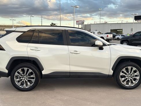 Used 2021 Toyota RAV4 XLE Premium w/ Carpet Mat Package (TMS) image 10