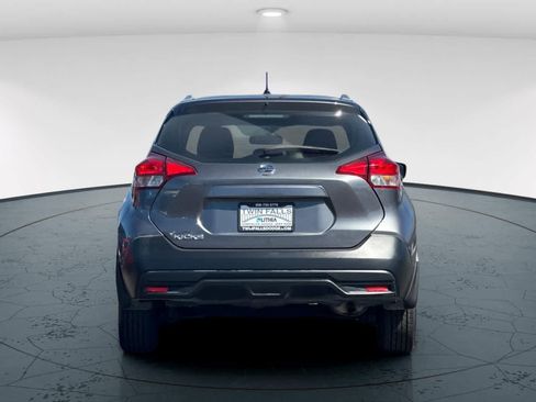 Used 2018 Nissan Kicks S image 7