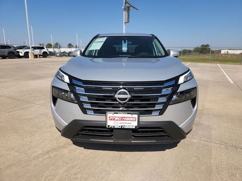 Used 2025 Nissan Rogue SV image 9
