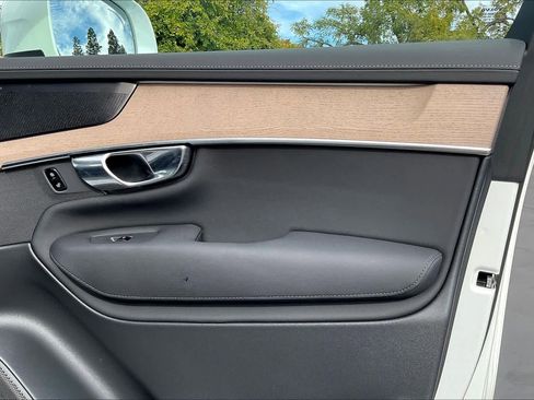 Used 2025 Volvo XC90 B5 Plus w/ Protection Package Premier image 27