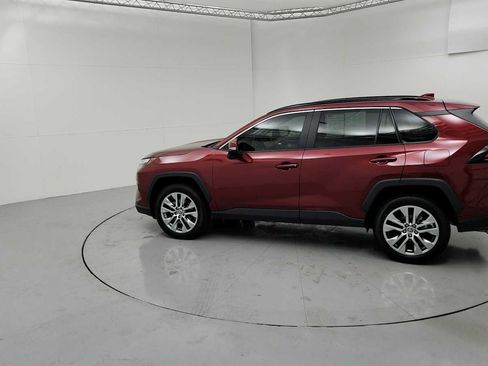 Used 2022 Toyota RAV4 XLE Premium FWD image 6