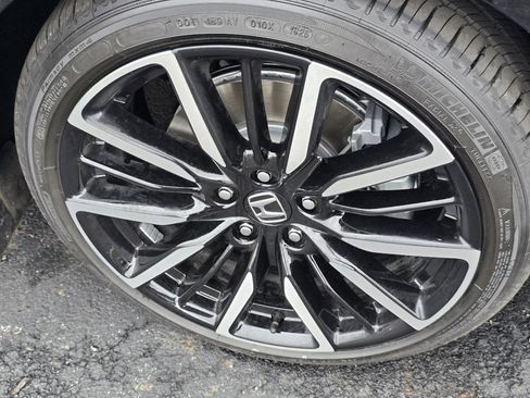 Used 2025 Honda Accord Touring image 9