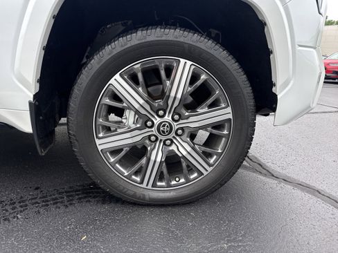 Used 2022 Toyota Tundra Capstone AWD/4WD image 2
