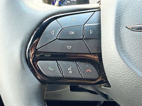 Used 2024 Chrysler Pacifica Limited FWD image 38
