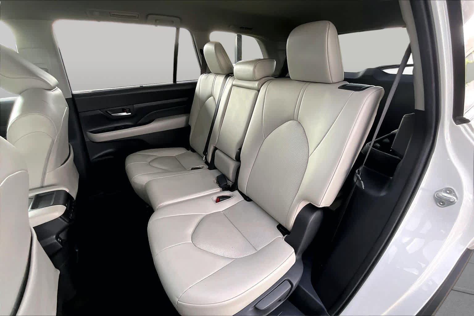 Used 2024 Toyota Grand Highlander AWD image 19