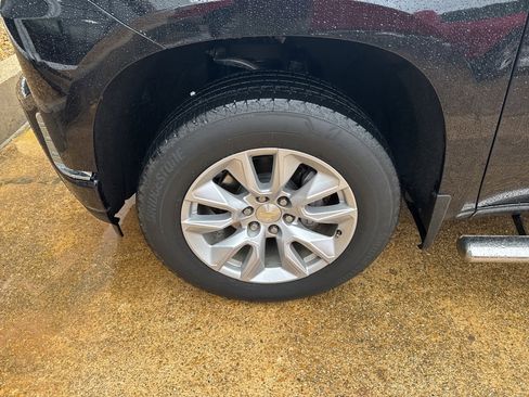 Used 2020 Chevrolet Silverado 1500 Custom w/ Custom Value Package image 2