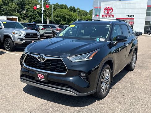 Used 2023 Toyota Highlander Platinum AWD/4WD image 3