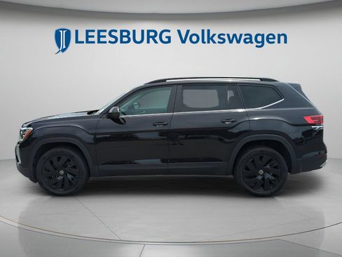 Certified 2025 Volkswagen Atlas SE w/ Black Wheel Package AWD/4WD image 11