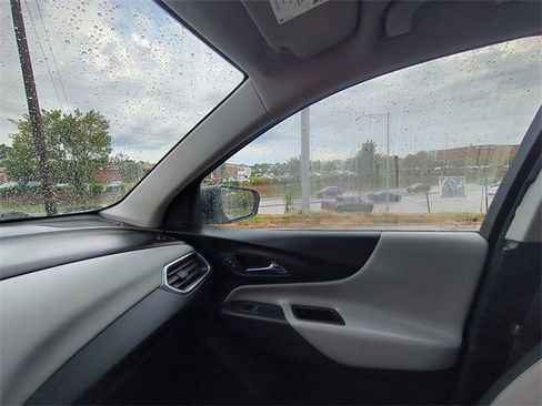Used 2020 Chevrolet Equinox LS image 12