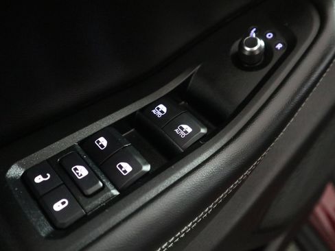 Used 2025 Jeep Grand Cherokee Limited image 33