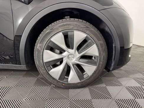 Used 2023 Tesla Model Y Long Range image 27