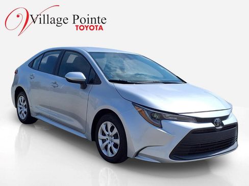 Used 2025 Toyota Corolla LE FWD image 7