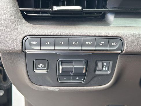 Used 2022 Cadillac Escalade ESV Sport w/ Touring Package AWD/4WD image 19
